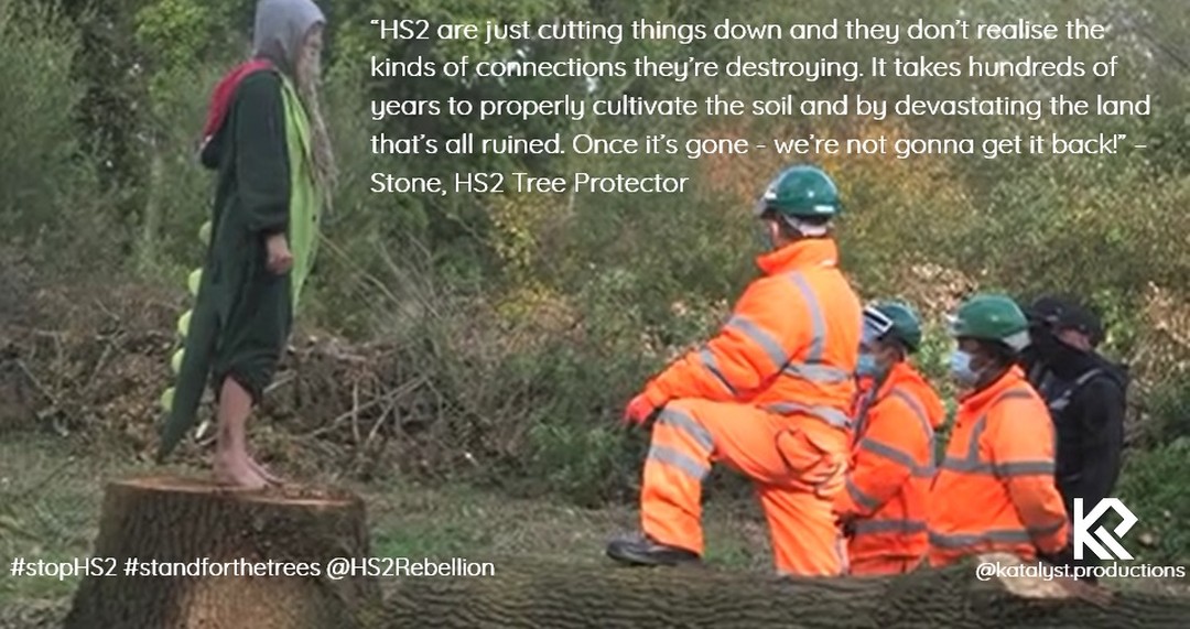 Meet #stophs2 #treeprotector “Stone” who we met at #DenhamProtectionCamp protecting the trees under threat there, and educating and learning about the crucial importance of #mycelium and the contribution trees make to every living thing on the planet. 

#ExtinctionRebellion #climatecrisis #climateaction #climateactionnow #conservation #wildlife #ecowarriors #sustainableliving #environment #climateemergency